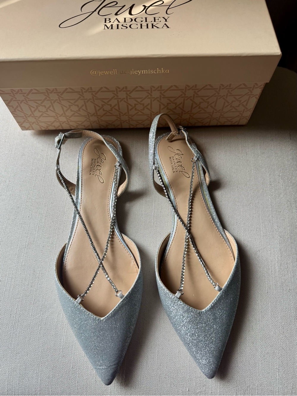 Jewel Badgley Mischka Silver Glitter Pointed Toe Slingback Evening Flats
